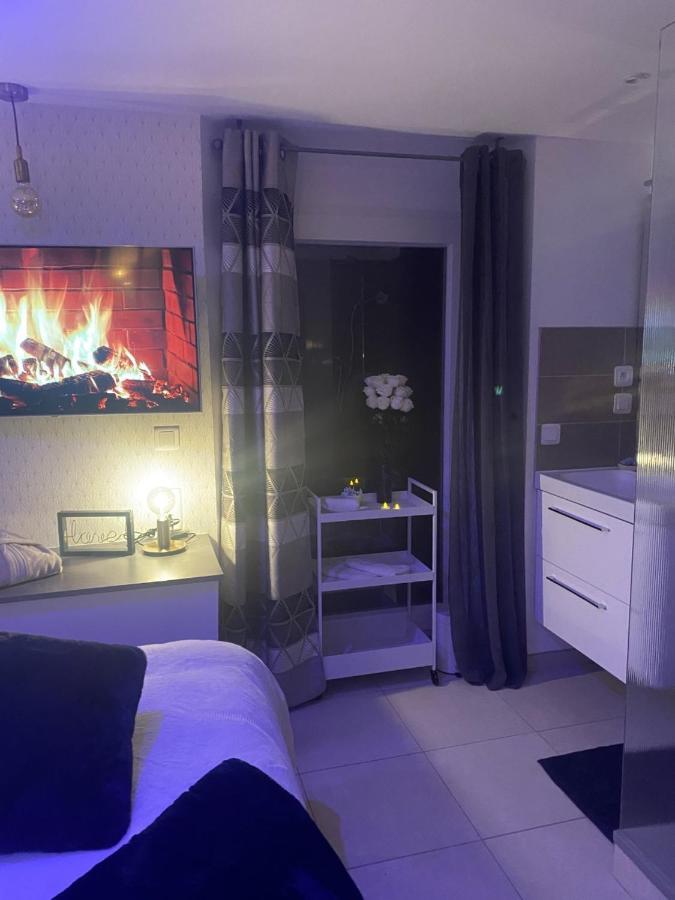 La Suite De Charme Du Mas De La Fontaine De Jonquier Avec Spa Privatif Séguret Exterior foto