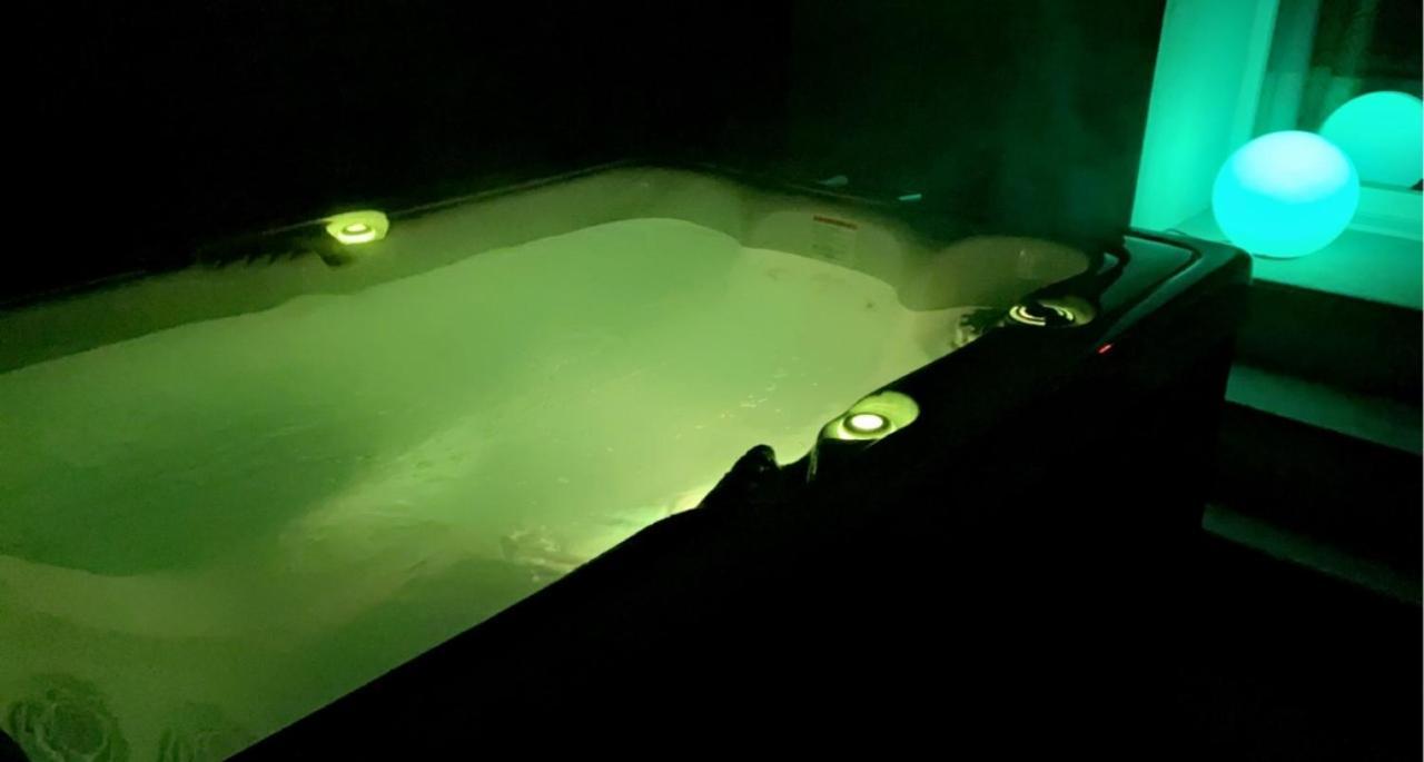 La Suite De Charme Du Mas De La Fontaine De Jonquier Avec Spa Privatif Séguret Exterior foto