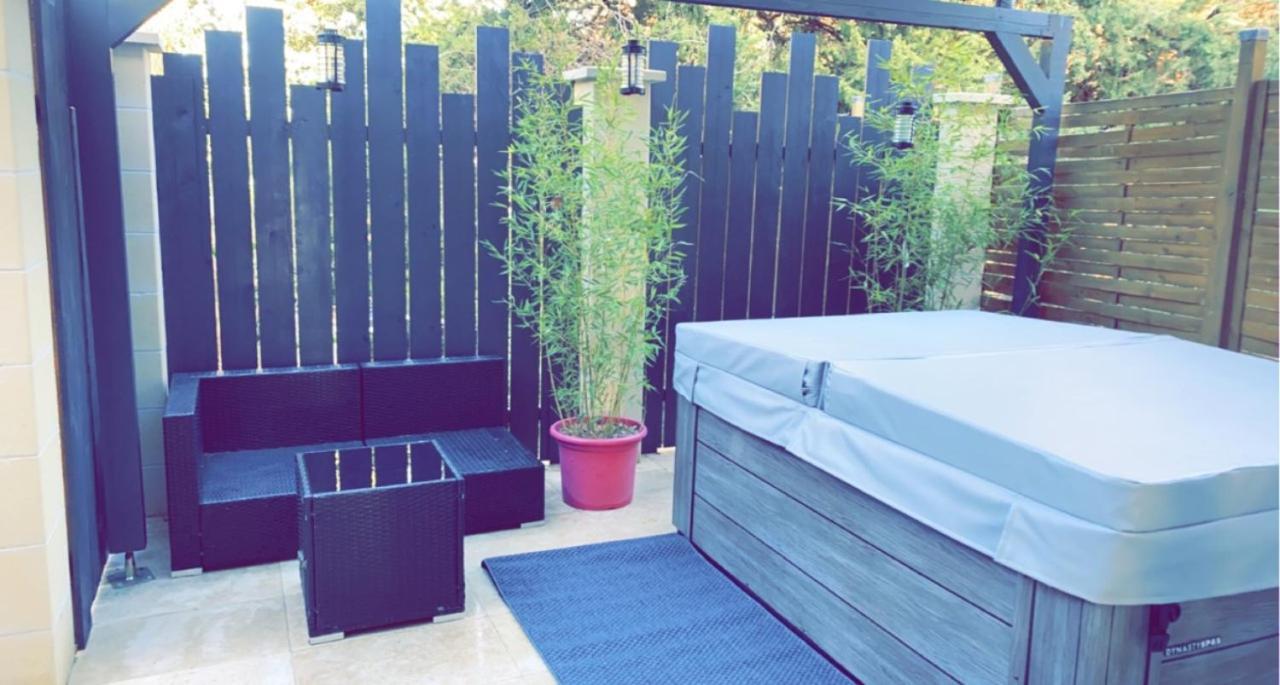 La Suite De Charme Du Mas De La Fontaine De Jonquier Avec Spa Privatif Séguret Exterior foto