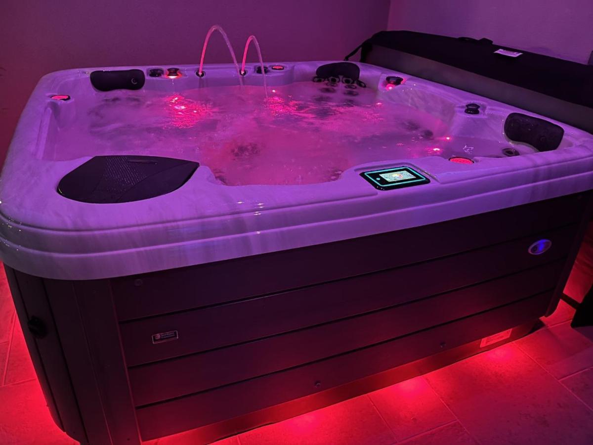 La Suite De Charme Du Mas De La Fontaine De Jonquier Avec Spa Privatif Séguret Exterior foto