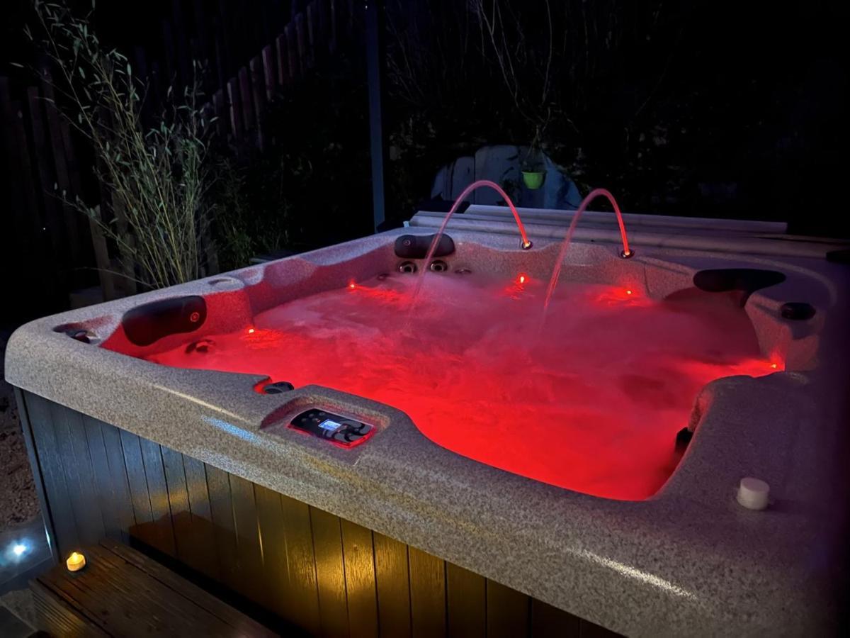 La Suite De Charme Du Mas De La Fontaine De Jonquier Avec Spa Privatif Séguret Exterior foto