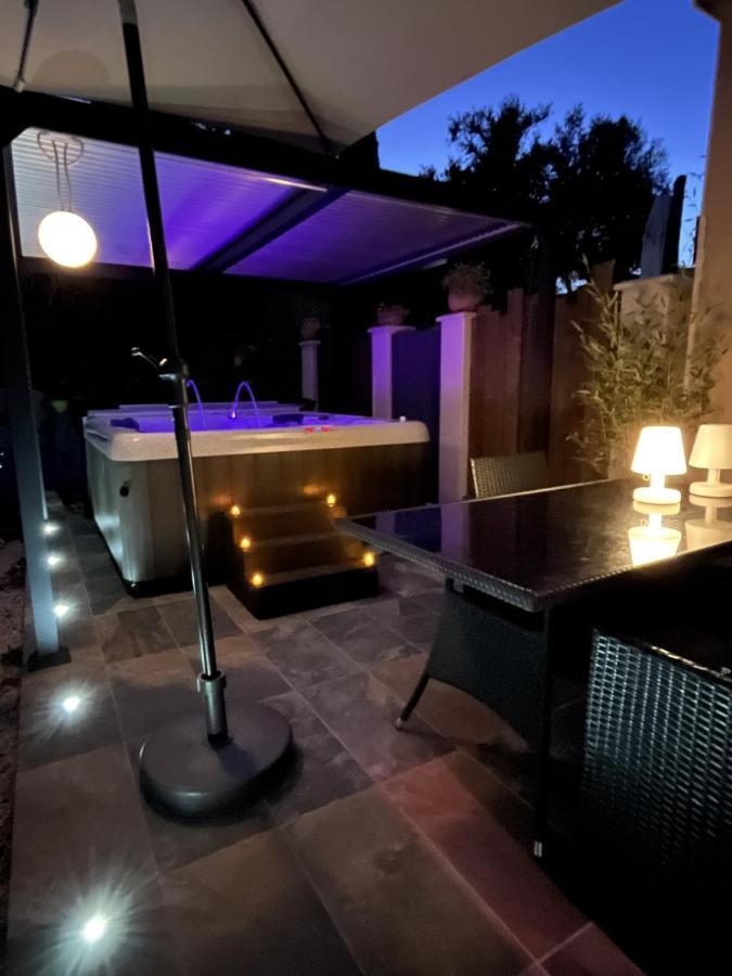 La Suite De Charme Du Mas De La Fontaine De Jonquier Avec Spa Privatif Séguret Exterior foto
